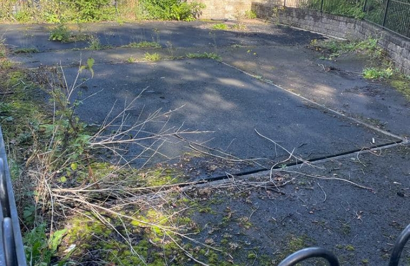 Local Councillor and MP campaign to restore Chapel-en-le-Frith playground