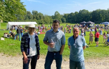 High Peak MP joins Picnic on the Pitch